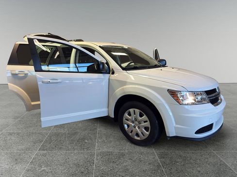 Used 2017 Dodge Journey SE FWD image 7