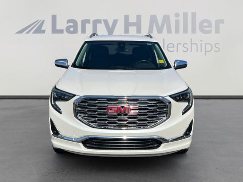 Used 2020 GMC Terrain Denali w/ Denali Premium Package FWD image 8