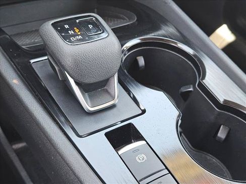 Used 2023 Nissan Rogue SV AWD/4WD image 17