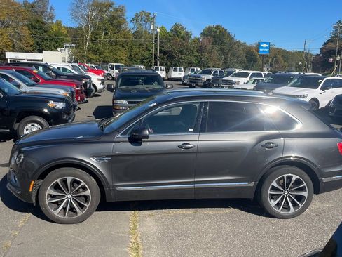 Used 2018 Bentley Bentayga W12 image 3