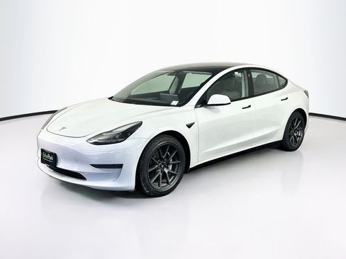 Used 2021 Tesla Model 3 Standard Range Plus RWD image 3