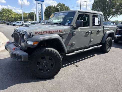 Used 2023 Jeep Gladiator Mojave AWD/4WD image 5
