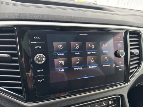 Used 2022 Volkswagen Atlas Cross Sport SEL R-Line image 16