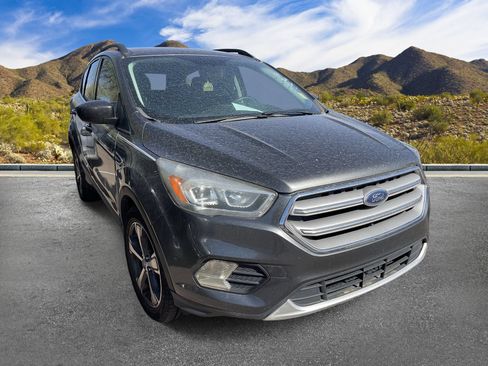Used 2017 Ford Escape SE w/ SE Leather Comfort Package FWD image 3