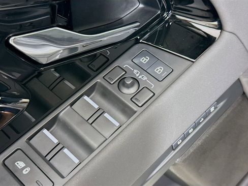 Used 2024 Land Rover Range Rover Evoque S image 18