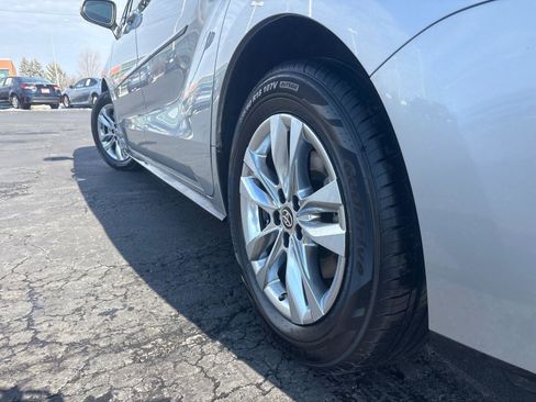 Certified 2023 Toyota Sienna Limited image 6