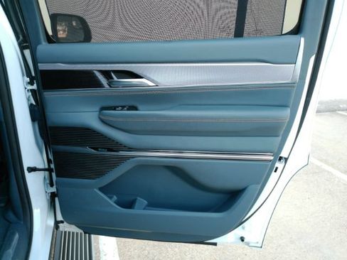 Used 2022 Jeep Grand Wagoneer Series III w/ Rear Seat Video Group 1 AWD/4WD image 29