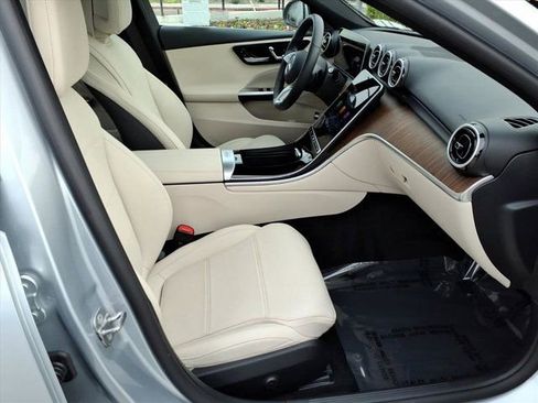 Used 2025 Mercedes-Benz C 300 4MATIC Sedan image 17