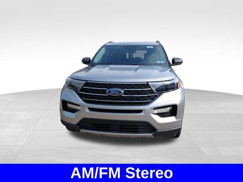 Used 2022 Ford Explorer XLT w/ Equipment Group 202A AWD/4WD image 3