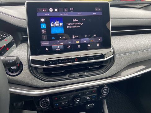 Used 2023 Jeep Compass Latitude w/ Convenience Group image 15