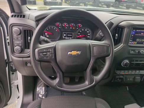 Certified 2025 Chevrolet Silverado 1500 Custom w/ LPO, Dark Essentials Package AWD/4WD image 18