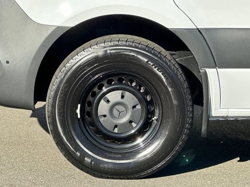 Used 2025 Mercedes-Benz Sprinter 2500 image 25