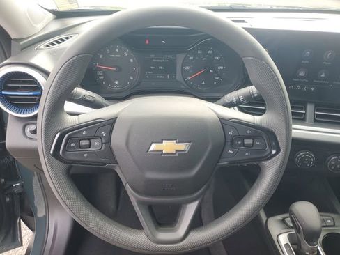 Used 2025 Chevrolet Trax LS image 22