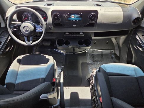 Used 2023 Mercedes-Benz Sprinter 2500 image 22