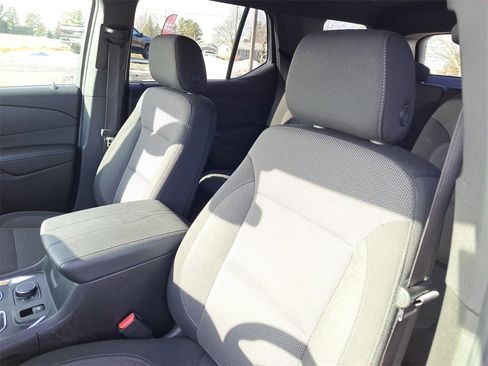 Used 2023 Chevrolet Traverse LT image 5