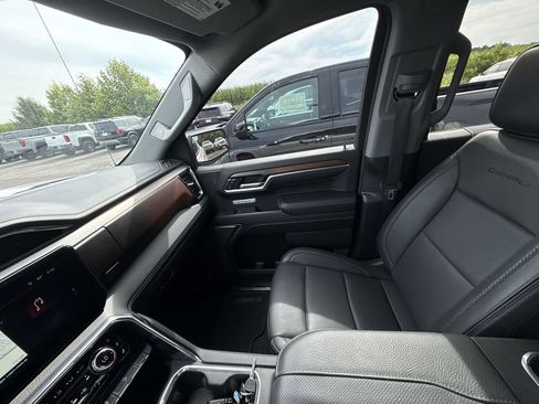 Certified 2025 GMC Sierra 1500 Denali w/ Denali Reserve Package AWD/4WD image 26