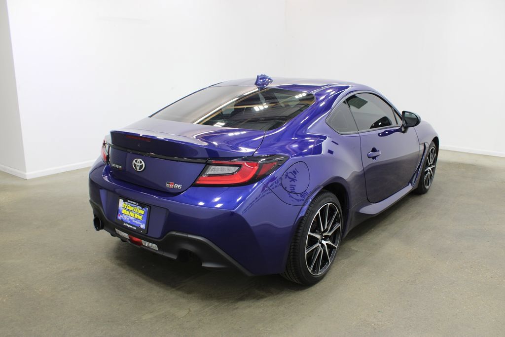 Used 2023 Toyota GR86 RWD image 5