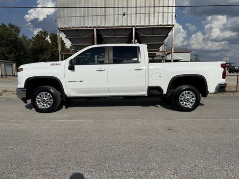 Used 2024 Chevrolet Silverado 2500 LT AWD/4WD image 2