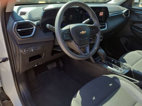 Used 2025 Chevrolet TrailBlazer LT AWD/4WD image 16