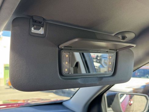 Used 2024 GMC Terrain SLE w/ Driver Convenience Package image 31