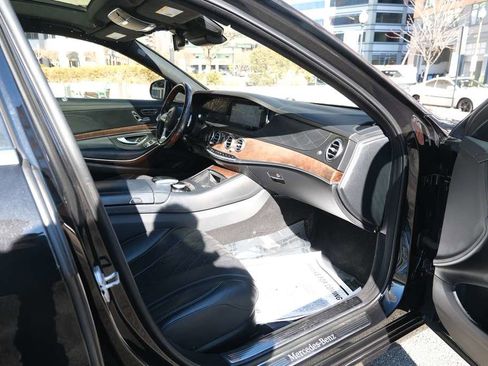 Used 2018 Mercedes-Benz S 560 4MATIC Sedan w/ Premium Package image 35