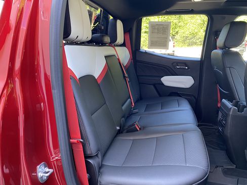 Used 2025 GMC Canyon AT4 w/ AT4X Package AWD/4WD image 37