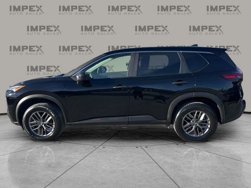 Used 2023 Nissan Rogue S image 2