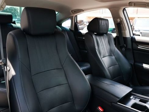 Used 2018 Honda Accord Touring image 19