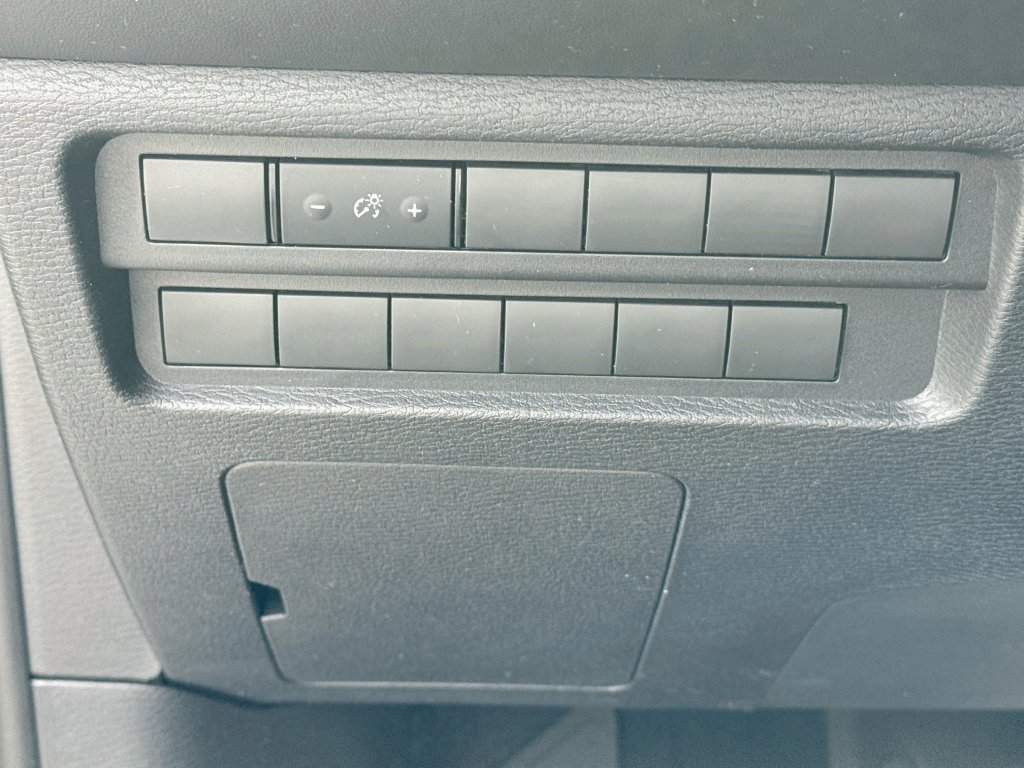 Used 2025 Mitsubishi Outlander ES FWD image 11
