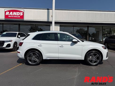 Used 2022 Audi Q5 e Prestige AWD/4WD image 1