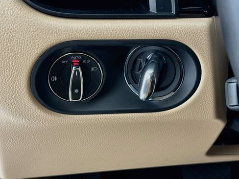 Certified 2025 Porsche Macan AWD/4WD image 14