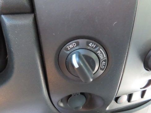 Used 2009 Nissan Titan SE w/ SE Drivers Convenience Pkg image 27