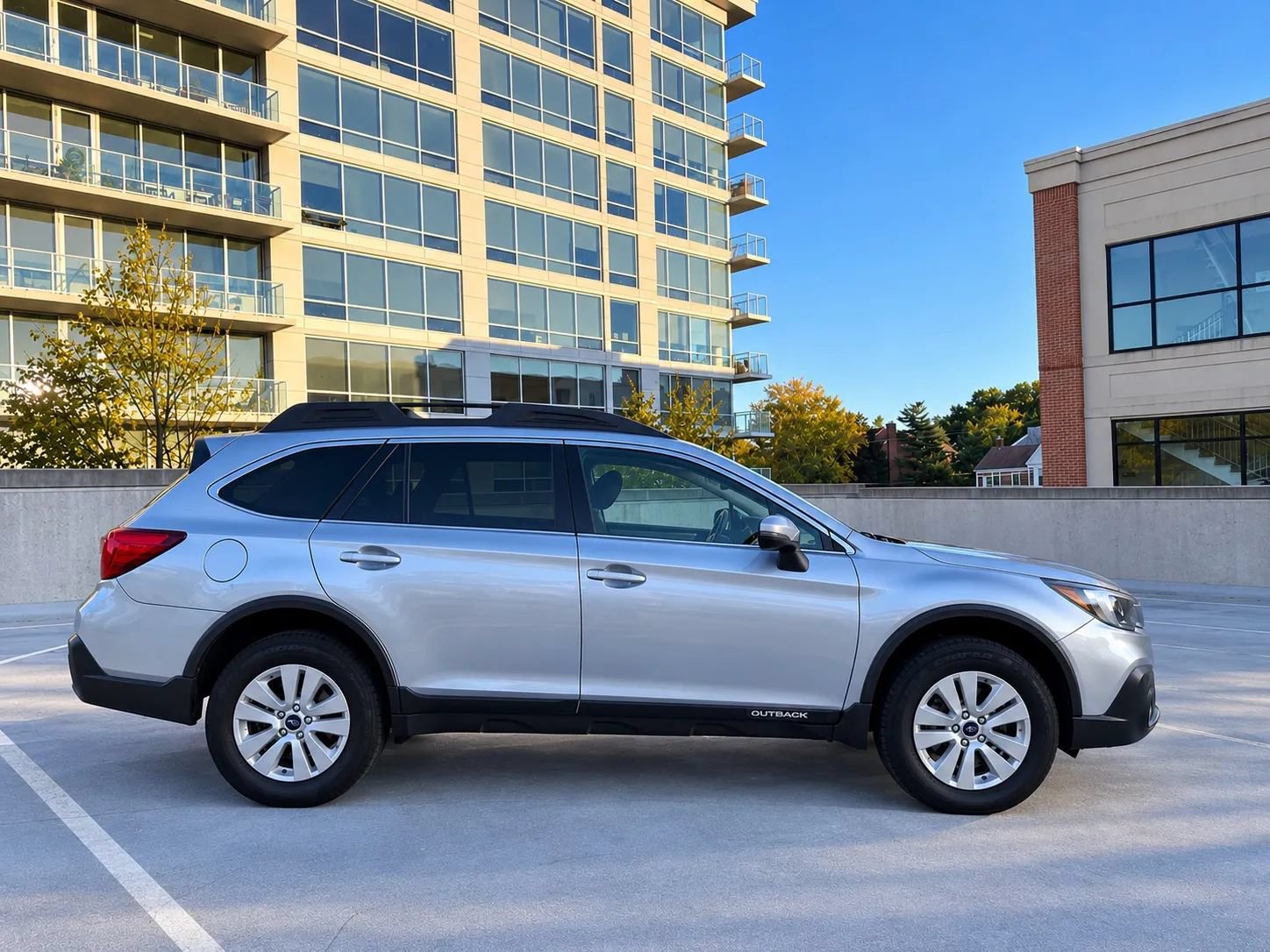 Used 2019 Subaru Outback 2.5i Premium AWD/4WD image 3
