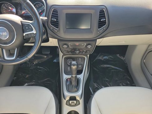 Used 2019 Jeep Compass Latitude image 18