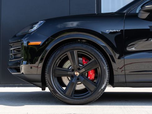 Certified 2025 Porsche Cayenne S AWD/4WD image 13