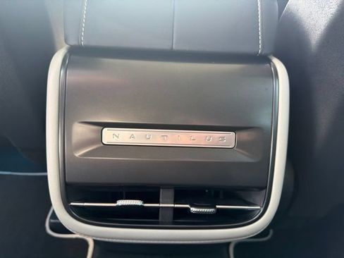 Used 2025 Lincoln Nautilus Premier AWD/4WD image 24