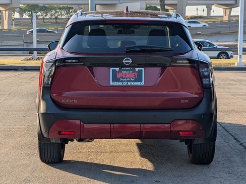 Used 2025 Nissan Kicks SR w/ SR Premium Package FWD image 5