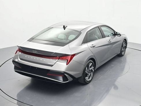 Used 2025 Hyundai Elantra Limited FWD image 35