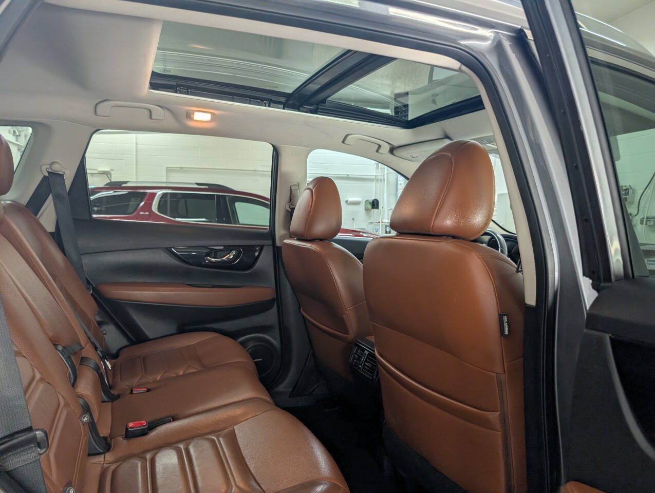 Used 2017 Nissan Rogue AWD image 20