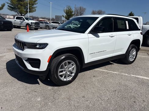 New 2026 Jeep Grand Cherokee Laredo AWD/4WD image 14