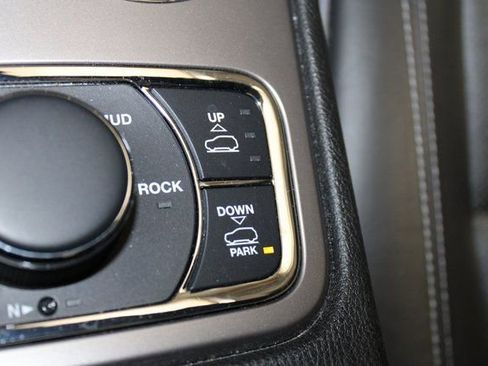 Used 2021 Jeep Grand Cherokee Overland image 24