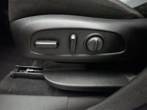 Used 2020 Chevrolet Equinox LT w/ Driver Convenience Package image 29