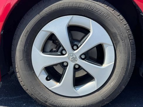 Used 2014 Toyota Prius Three FWD image 2