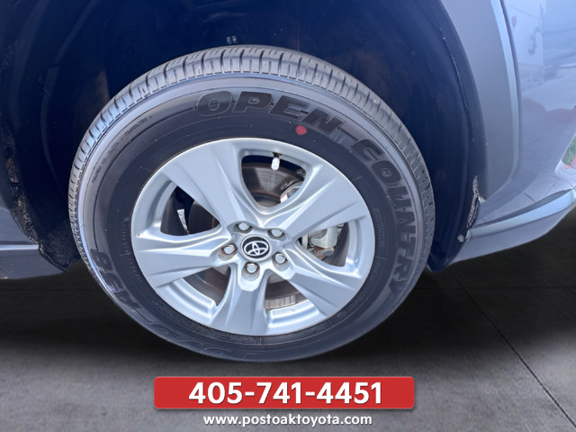 Used 2025 Toyota RAV4 LE AWD/4WD image 11