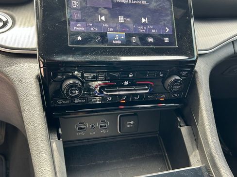 Used 2024 Jeep Grand Cherokee Altitude image 25