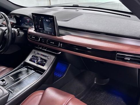 Used 2020 Lincoln Aviator Reserve w/ Equipment Group 201A image 16