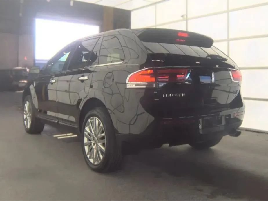 Used 2015 Lincoln MKX AWD w/ Equipment Group 102A image 6