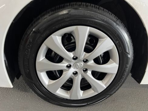 Used 2025 Toyota Corolla LE FWD image 5
