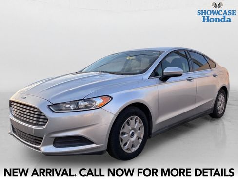 Used 2014 Ford Fusion S FWD image 2