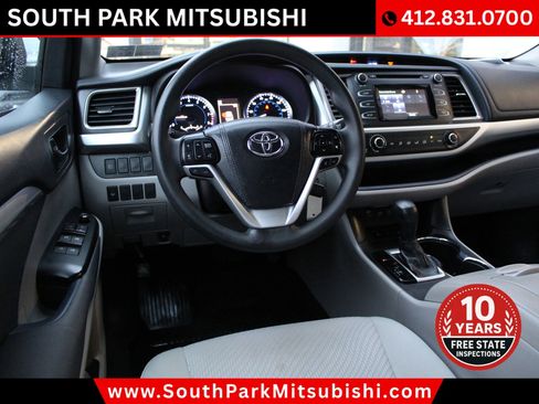 Used 2019 Toyota Highlander LE image 11